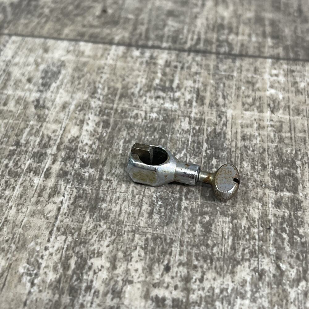 Vintage Singer Sewing Machine Model 237 Zigzag Stitch Replacement Needle Clamp